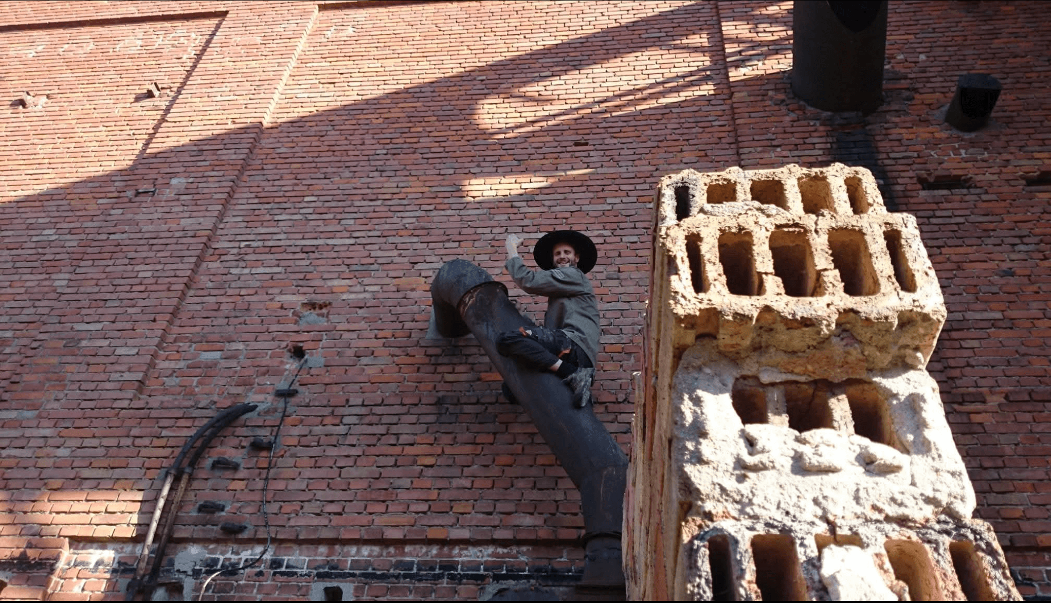 Handwerk an der Mauer