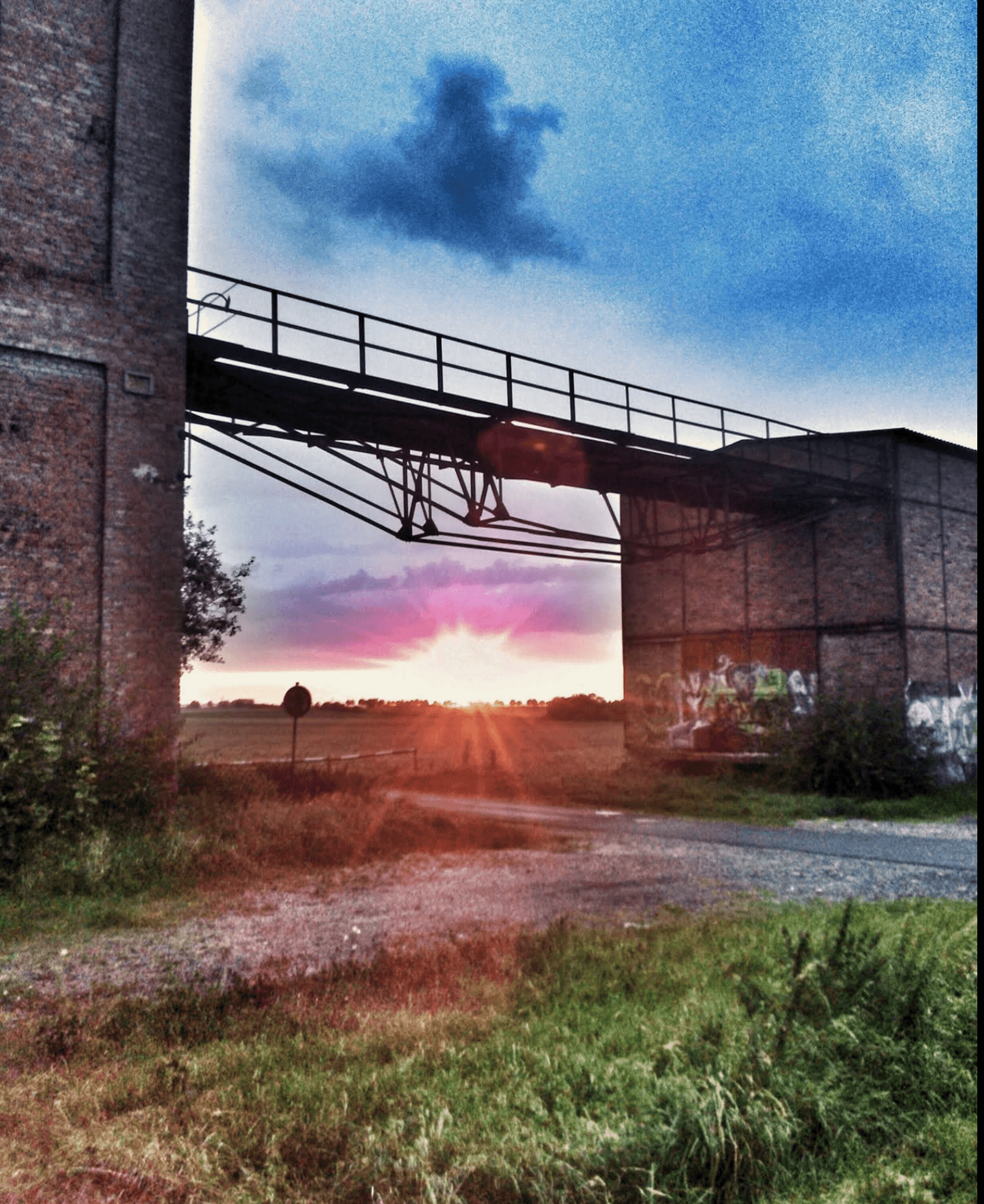 Förderbrücke bei Sonnenuntergang